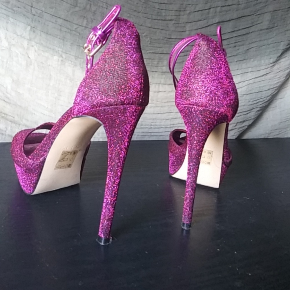 Shoes - Picture 4 of 4